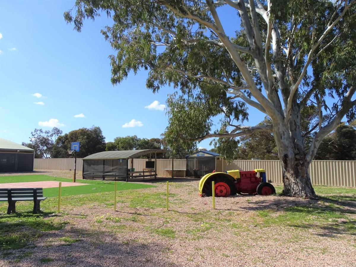 Moonta Bay Cabins Port Moonta Exterior photo